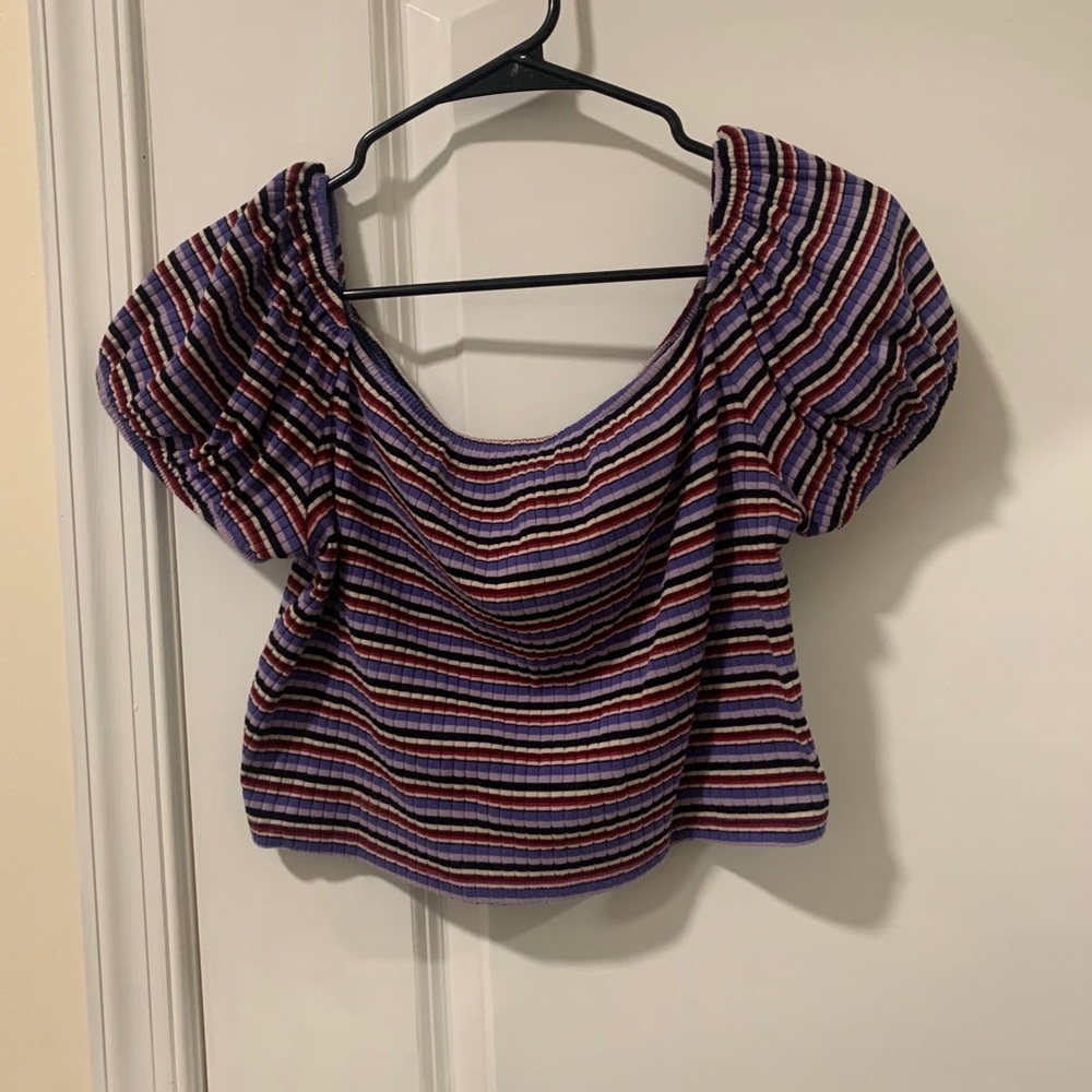 Stripped crop top with puffy sleeves
